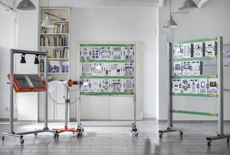 OfficineApogeo – Energia: Sole, Vento, Idrogeno - 2tmK2NfAWNye2.jpg