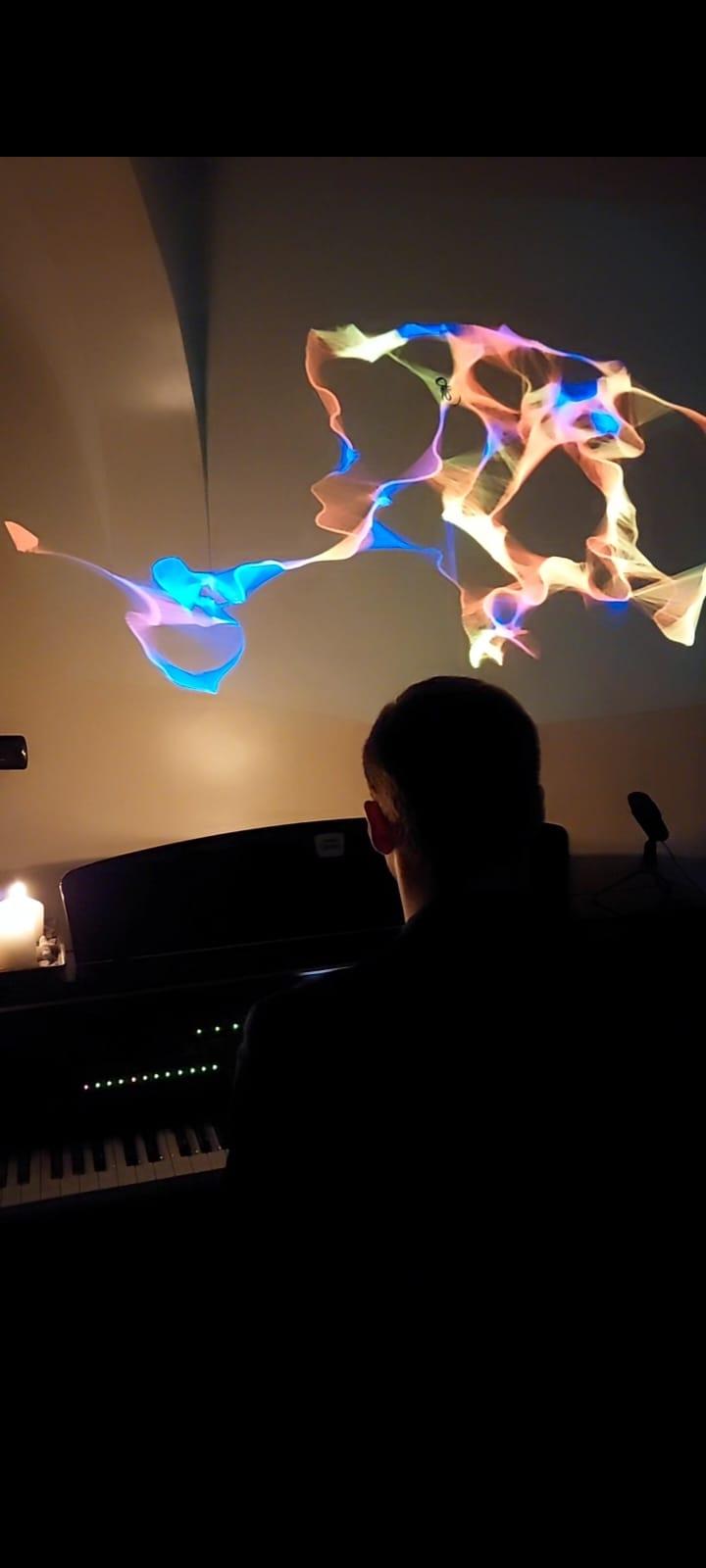 MusicHArt – L’esperienza nella musica visiva - qOxH7DD4cw07.jpg
