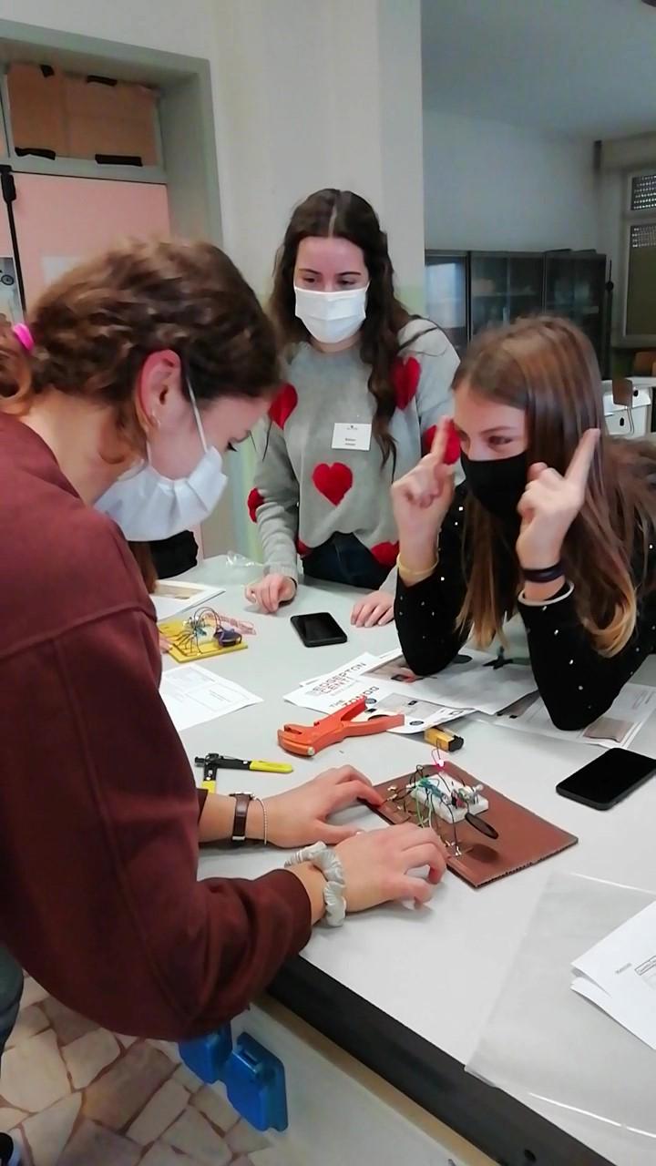 HoPE – Hands on Physics Experience - wp3DC6L3NN78.jpg